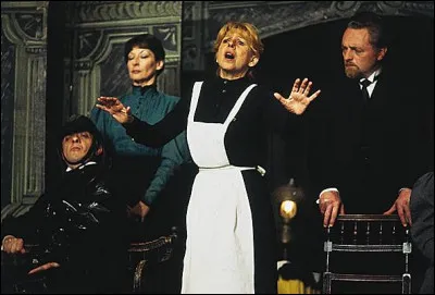 Qui a écrit la pièce de théâtre "La Cantatrice chauve" ?