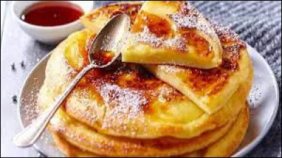 Cette crêpe très épaisse préparée à partir de farine de seigle est incontournable à Saint-Étienne. Quel est son nom ?