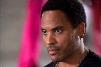 Quel est le détail choc que les habilleurs du District 12 choisissent pour leurs Tributs lors du défilé ?