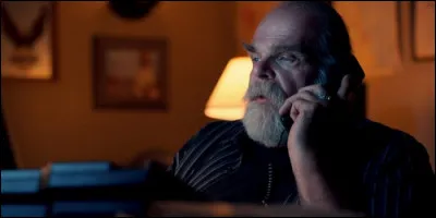 Cet homme est le contact de :