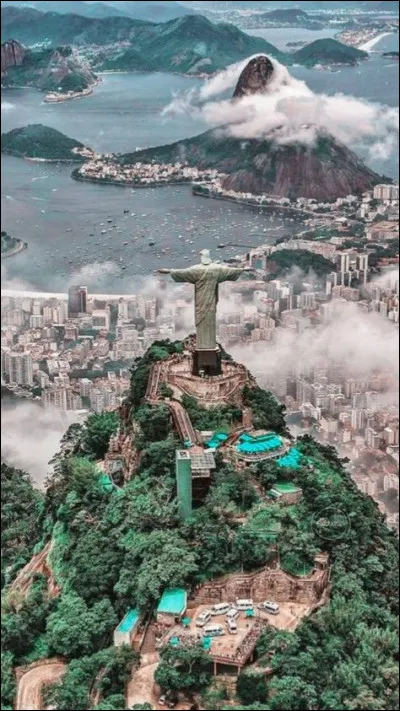 Quel adolescent a été le premier amour de Dionysos ?