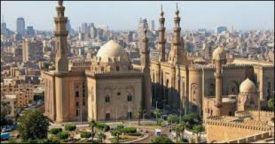 Bonjour l'Égypte. Comment appelle-t-on les habitants de la capitale de ce pays, Le Caire ?