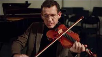 Dans le film "Radin !", comment s'appelle le violoniste radin qu'incarne Dany Boon ?