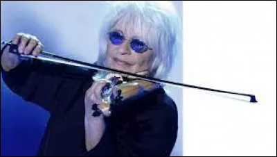 Quelle chanteuse a le violon comme instrument de prédilection ?
