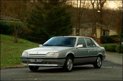 Elle remplace la précédente, produite également à Sandouville de 1984 à 1992, à près de 800 000 exemplaires ; c'est la première Renault haut de gamme à viser le marché européen :