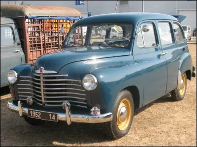 Ce break, produit de 1950 à 1956 était une voiture fonctionnelle, robuste et rustique, destinée à une clientèle rurale :
