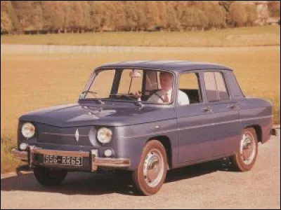 Petite berline à 4 portes et moteur arrière, sortie à l'été 1962 pour remplacer la Dauphine, elle est produite à Flins jusqu'en 1973 :