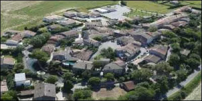 Village de l'ancienne région Languedoc-Roussillon, Tréville se situe dans le département ...