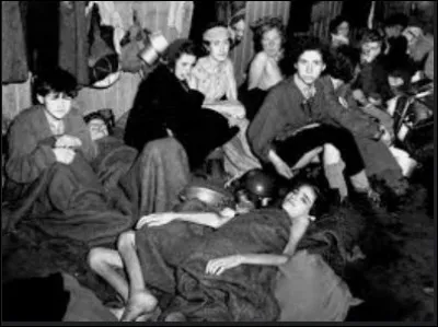 De quoi Anne Frank est-elle décédée ?