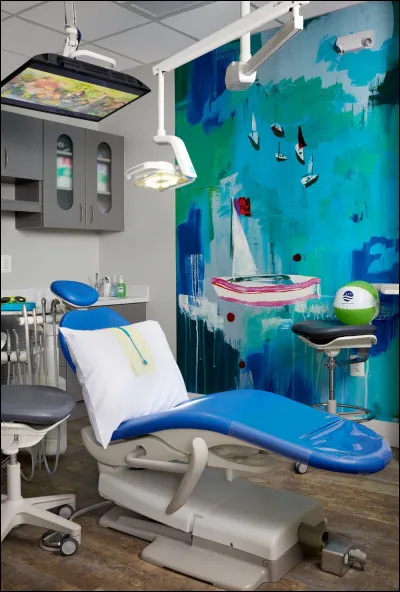 La dernière salle de soins est destinée aux personnes ayant une peur des dentistes, plus particulièrement les enfants. Combien y a-t-il de salles de soins dans notre clinique ?