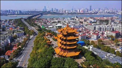 À quelle province chinoise la ville de Wuhan appartient-elle ? (Indice : les 4 premières lettres sont aussi celles du saint patron des chasseurs, ainsi que celles d'une race de chien de chasse.)