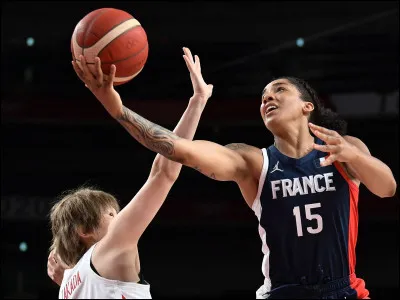 Comment écrit-on "basket" en italien ?