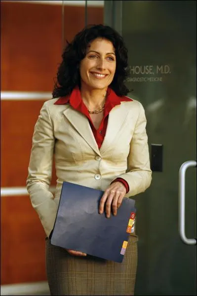 Comment s'appelle la patronne du Dr House ?