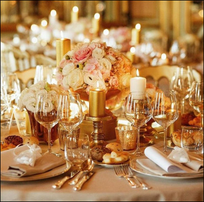 Pour choisir un plat, que demandes-tu au serveur ?