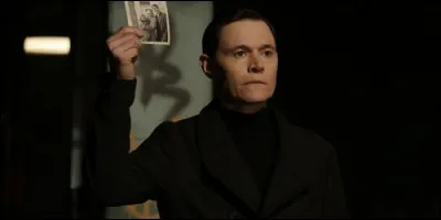 Lewis Farber est le th&eacute;rapeute d'Henry. Quel est son v&eacute;ritable nom ?