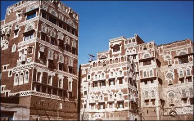 Cette capitale aux constructions particulières est celle du Yémen. Quel est son nom ?