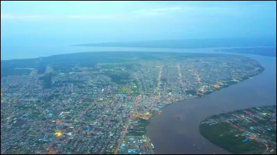 Quelle est cette ville capitale du Suriname ?