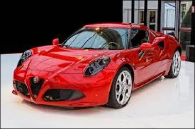 Quelle est la marque de cette voiture ?