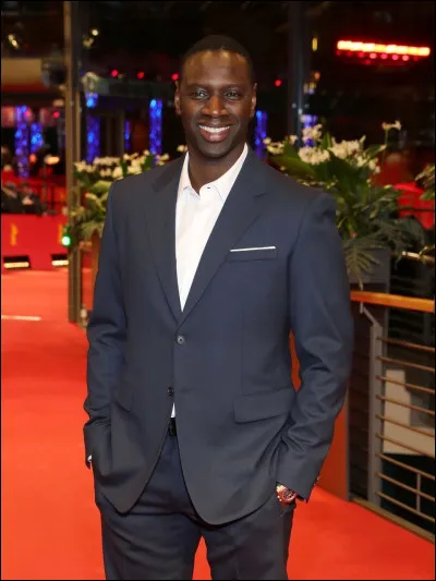 Allez, facile : 

Omar Sy est un grand acteur, apprécié par le public !