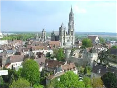 Comment appelle-t-on les habitants de Senlis (Oise) ?