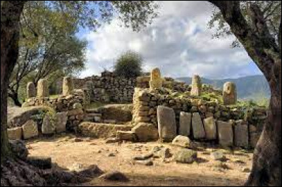Situé au nord de Propriano, le site préhistorique de Filitosa se trouve ...