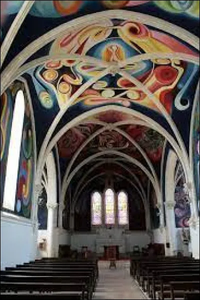 Cet univers artistique et coloré, dans l'église du Menoux, est l'uvre du peintre Jorge Carrasco, qui était d'origine ...