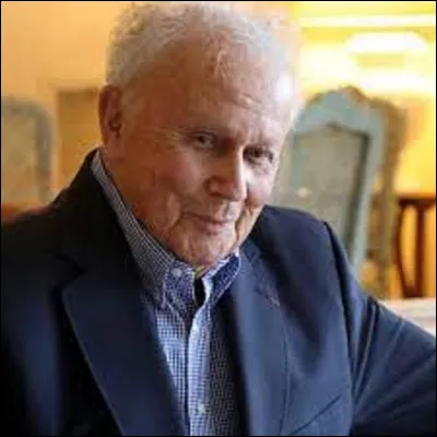 Présentateur : 
Journaliste, présentateur de télévision et de radio, écrivain, Philippe Bouvard naît en 1929. Présentant des programmes télévisuelles comme ''Le Théâtre de Bouvard'' de 1982 à 1985 sur Antenne 2, il reste célèbre pour son émission radiophonique ''Les Grosses Têtes'' qu'il animera jusqu'en 2014 sur RTL.
Pendant combien d'années fut-il l'animateur de ce divertissement devenu culte ?