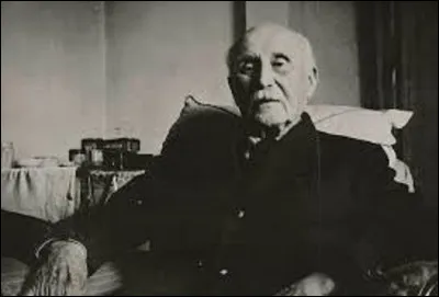 Histoire / géographie : 
En 1940, il s'installe à Vichy où il crée un régime autoritaire. Il instaure une politique antimaçonnique et antisémite qu'il dirige jusqu'en 1944. En 1945, il est frappé d'indignité nationale, et condamné à la peine de mort. Il est finalement condamné à l'emprisonnement à perpétuité sur l'île d'Yeu, vu son grand âge. 
Dans quel département se situe ce lieu ?