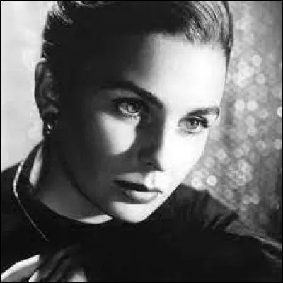 Quel est le nom de cette lady ?