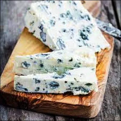 Quel lait entre dans la composition du roquefort ?