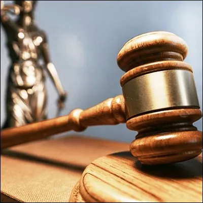 Laquelle de ces locutions est une fiction juridique, c�est-&agrave;-dire un artifice visant &agrave; supposer un fait contraire &agrave; la r&eacute;alit&eacute; ?