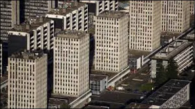 Sept départements français forment une région française, laquelle ?