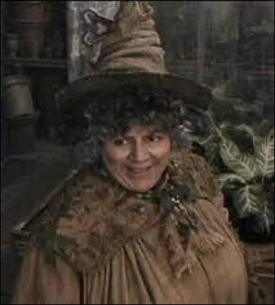 Et qui est celle qui donne les cours de botanique ?