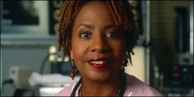 Conni Oligaro a eu une brève relation avec le Dr Greene puis le Dr Kovac.