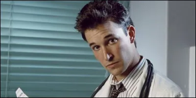 Pendant la cinquième saison, un patient schizophrène blesse grièvement le Dr John Carter :