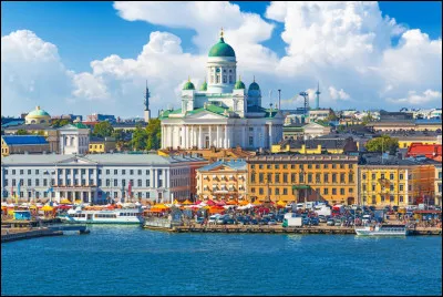 Helsinki est la capitale de la Finlande. Quel est son nom en suédois ?