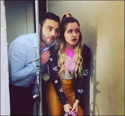 Qui est le père de Mía ?