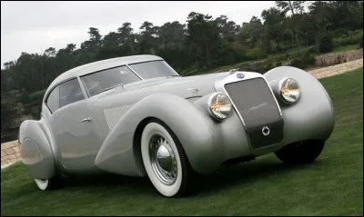 Ce coupé profilé aussi beau qu'impressionnant fut l'une des voitures les plus prestigieuses de France, au point que son constructeur a été relancé à l'initiative du club officiel qui lui est dédié. Comment se nomme cette voiture ?