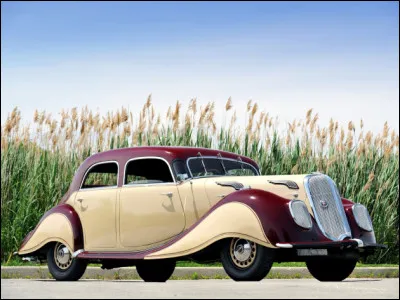 Très représentative du style art-déco à la mode à l'époque, cette voiture française extrêmement singulière se caractérisait également par sa modernité technique. Quel est ce modèle ?