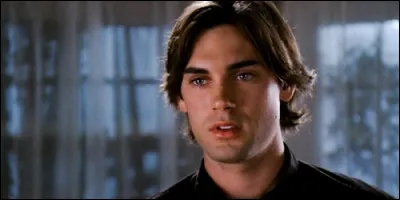 Qui est en réalité Chris Perry ?