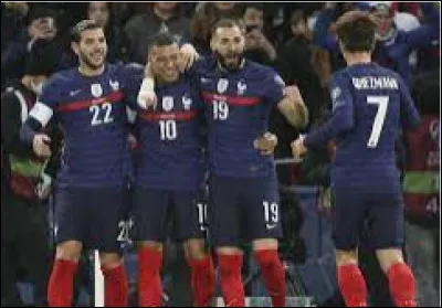 Citez-moi l'un des adversaires que la France affrontera lors de la phase de poule.