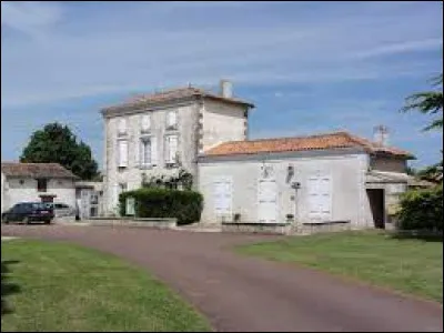 Nous terminons notre balade à Villiers-sur-Chizé. Commune Deux-Sévrienne, elle se situe dans l'ancienne région ...