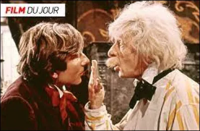 Encore un film avec des vampires : le cultissime ''Le Bal des vampires'' de Roman Polanski. Dans ce pastiche très drôle le professeur Abronsius et son assistant Alfred parviennent à se glisser parmi les vampires dans un grand bal. Comment sont-ils découverts ?