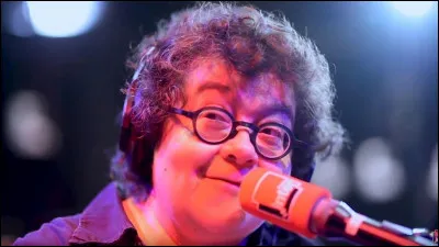 Qui est cette chanteuse, parolière et compositrice française née en 1962 ?