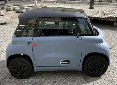 Quelle est cette petite auto électrique sans permis ?