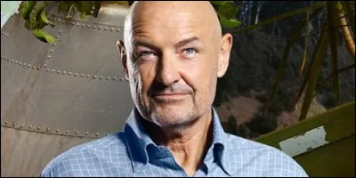 Comment s'appelle l'ancien instructeur de Steve McGarrett ?