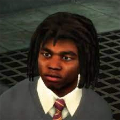 J : Jordan : Lee Jordan est connu pour favoriser les Gryffondors au Quidditch et pour insulter les Serpentards. Qui est à côté de lui pour le rappeler à l'ordre ?