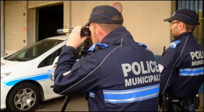 Que faut-il faire en priorit&eacute; avec la police ?