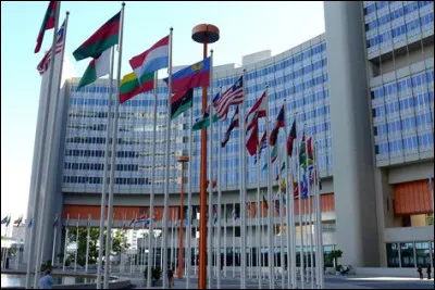 &Agrave; pr&eacute;sent, poursuivons avec la position que doit adopter la France &agrave; l'international.