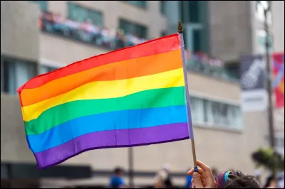 Que faut-il faire concernant les droits des LGBT (lesbiennes, gays, bisexuels et transgenres) ?